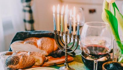 特色峡谷峭壁攀岩大赛，勇者的极限突破，攀岩探险