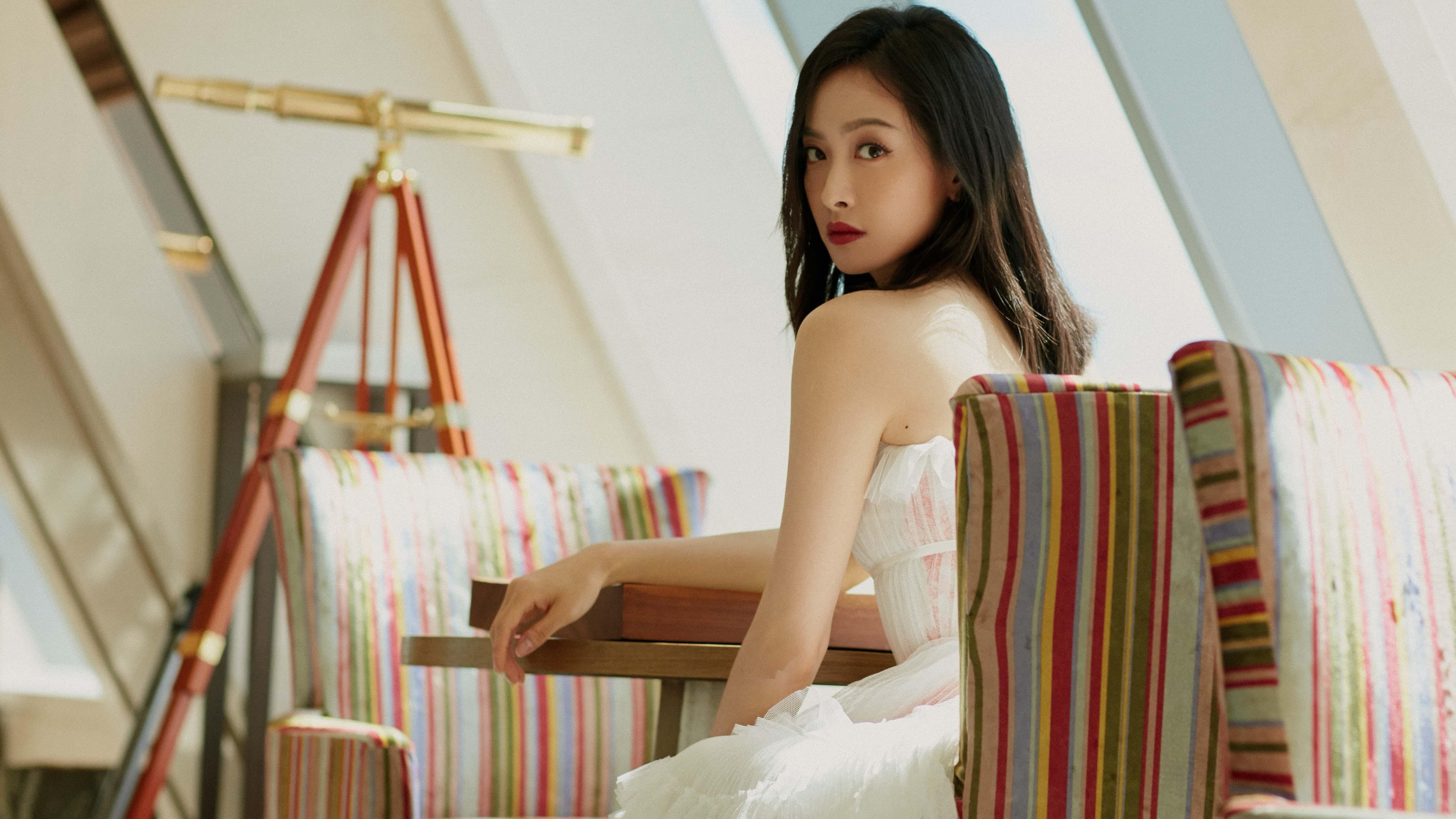 欧冠现场的球迷创意装扮大比拼,欧冠足球服