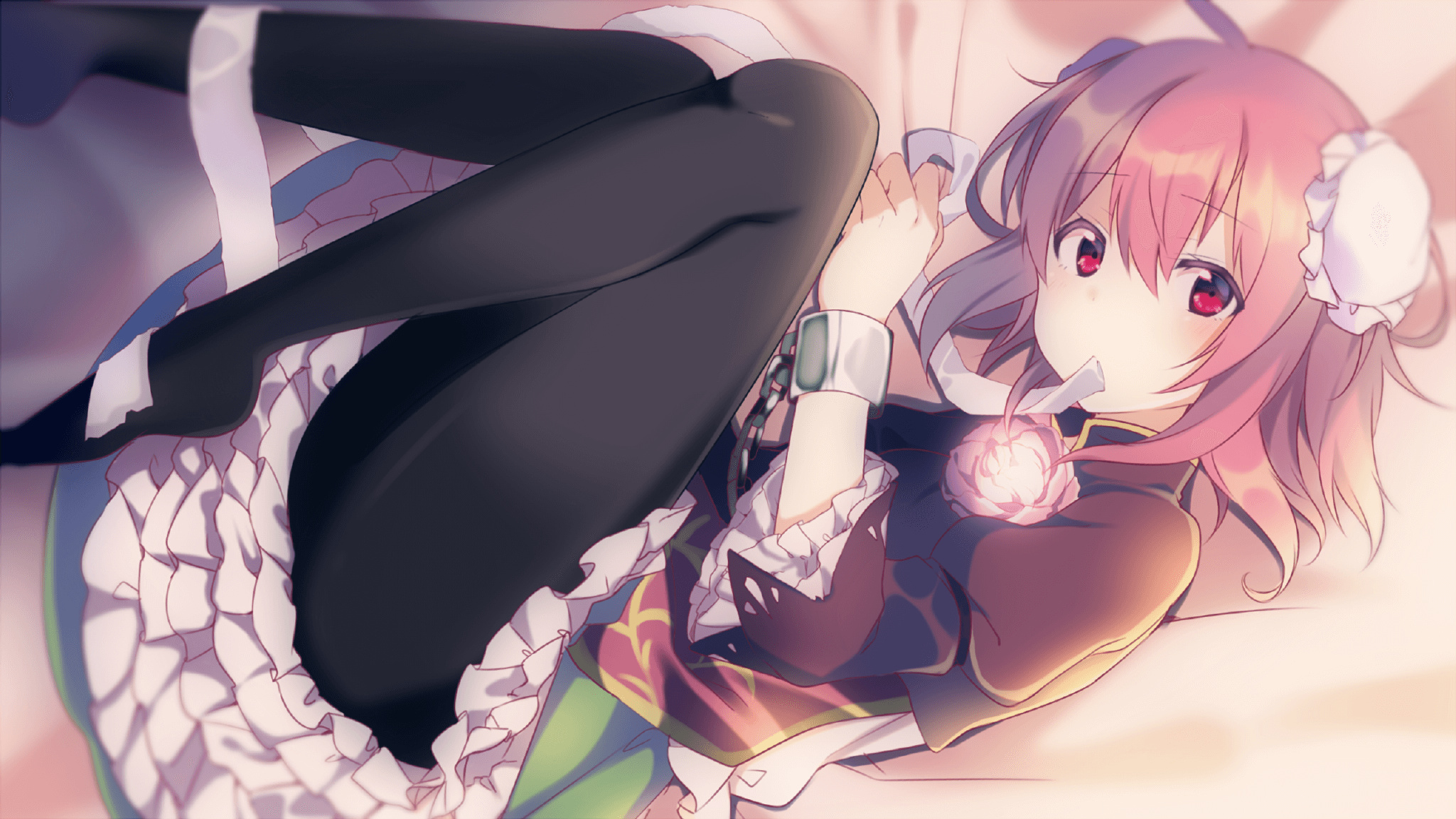 “高新体育中心：篮球选手拼尽全力，赛场高潮迭起”