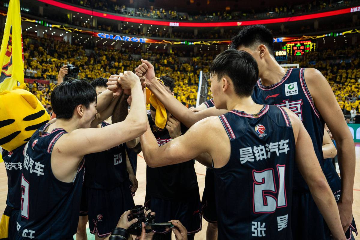开云体育：CBA外援与本土球员，携手共进共创辉煌的简单介绍